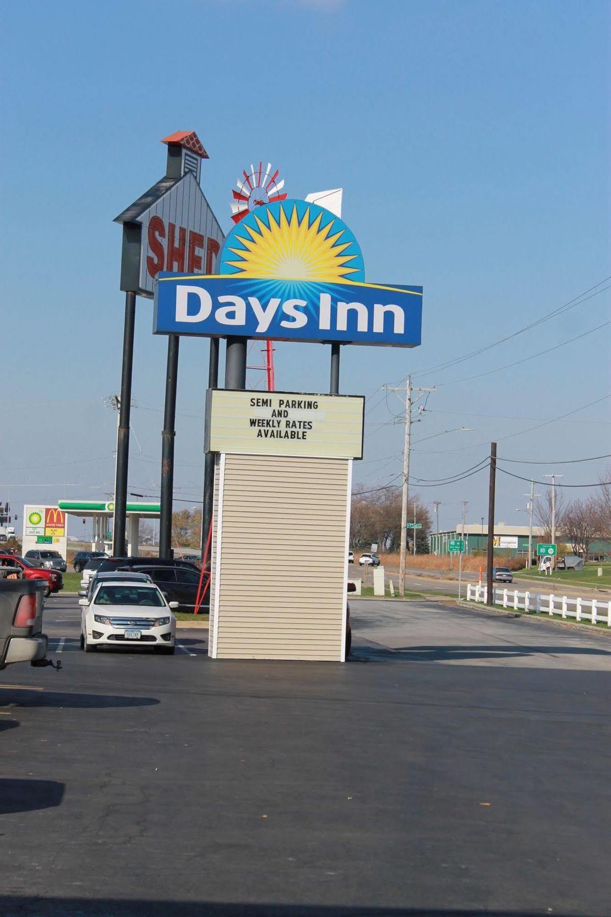 Days Inn By Wyndham Davenport Ia Zewnętrze zdjęcie