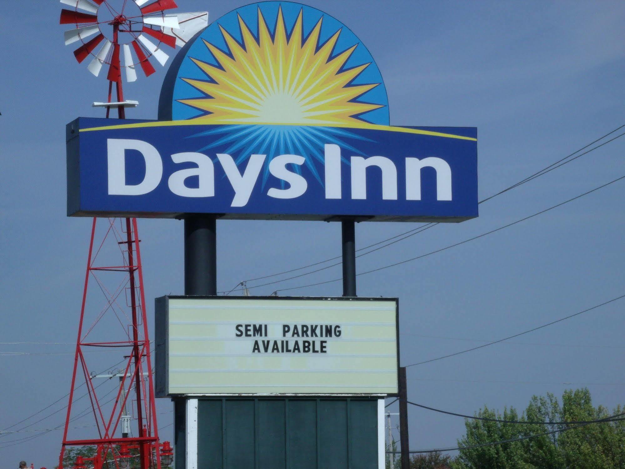 Days Inn By Wyndham Davenport Ia Zewnętrze zdjęcie